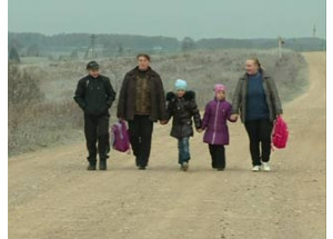 в Смоленской области дети ходят в школу около восьми километров пешком - фото - 1