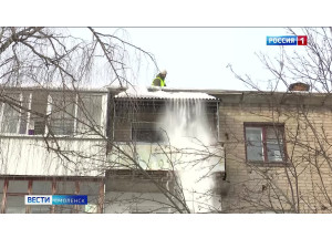 смолян просят отгонять машины перед уборкой кровель от снега - фото - 1