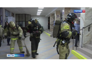 смоленские спасатели ликвидировали условный пожар в КДЦ «Губернский» - фото - 1