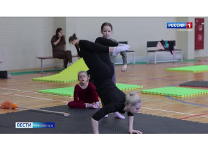 смоленские воздушные гимнастки готовятся к соревнованиям на Кубок города - фото - 1
