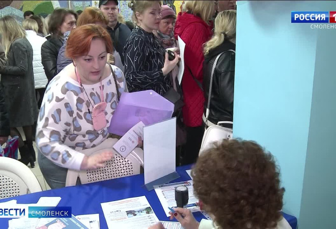 смоляне смогли выбрать вакансии для трудоустройства - фото - 1