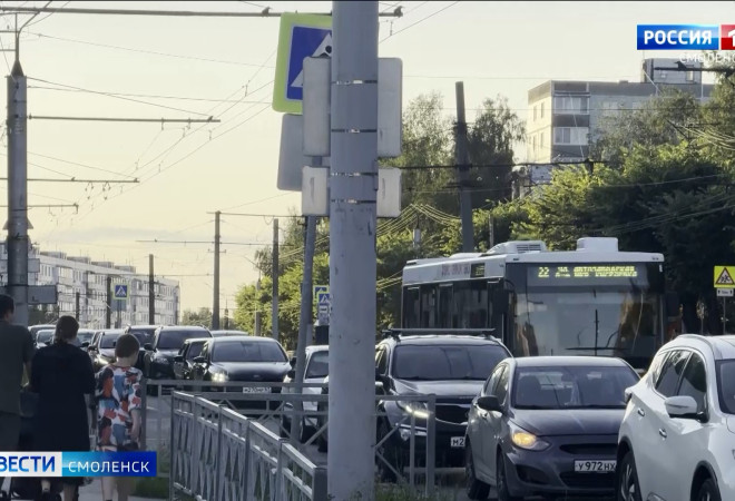 смоленские водители выстаивают многочасовые очереди в попытке заправить автомобиль - фото - 1