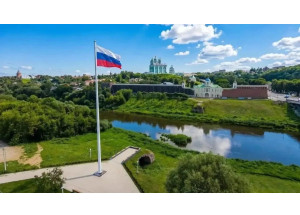 василий Анохин поздравил смолян с Днём государственного флага - фото - 1