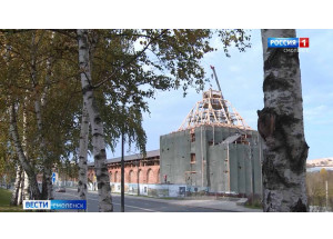 в Смоленске реставраторы завершают возведение шатра на башне Волкова - фото - 1