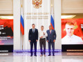 василий Анохин поздравил смоленского подростка с наградой Совета Федерации - фото - 1
